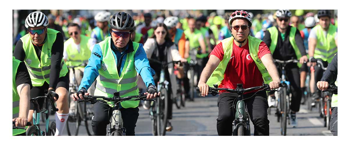 Yeşilay gönüllülerine; kendi bilgi, beceri, tecrübe ve tercihleri doğrultusunda Genel Merkez Gönüllüsü, Şube Gönüllüsü, Kurumsal Gönüllü, Genç Yeşilaylı veya Proje-Eğitmen Gönüllüsü olarak ve bulundukları çalışma gruplarında aktif olarak çalışma olanağı sağlanır.